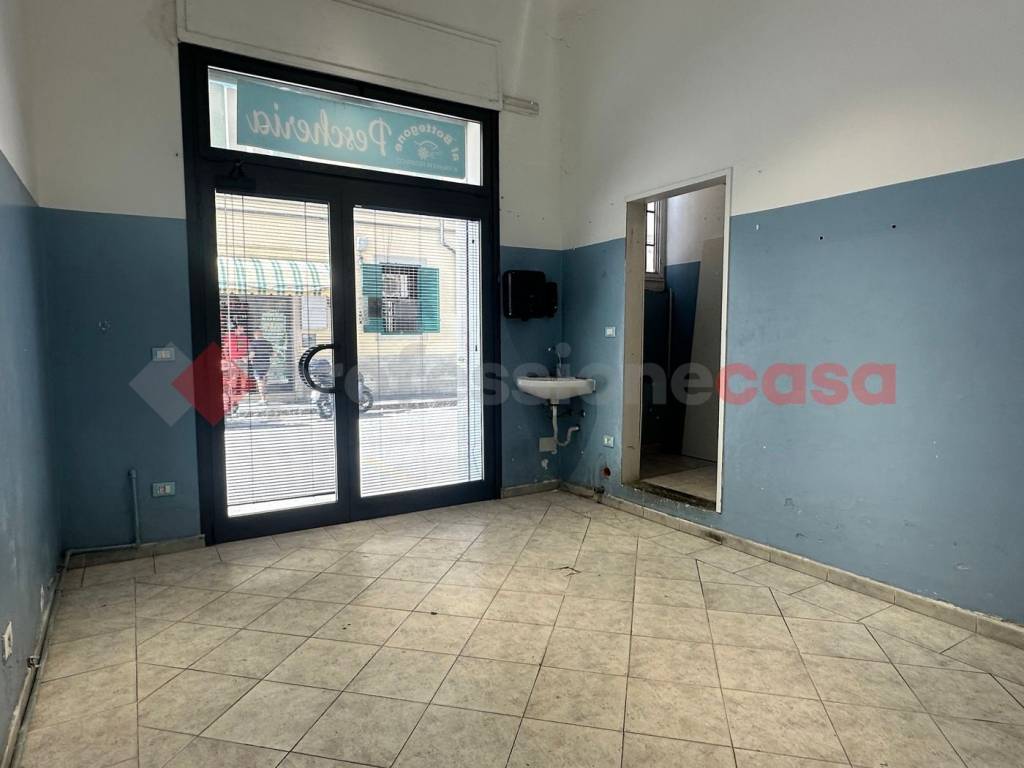 negozio in affitto a Livorno