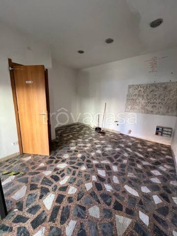 negozio in affitto a Livorno