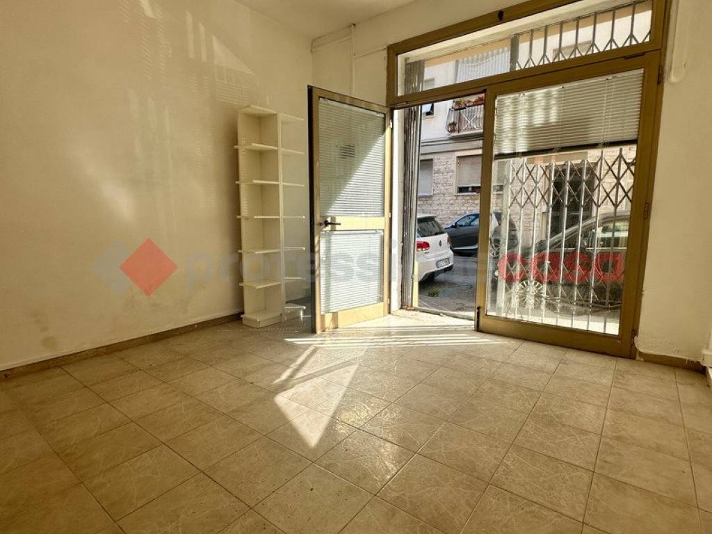 negozio in affitto a Livorno