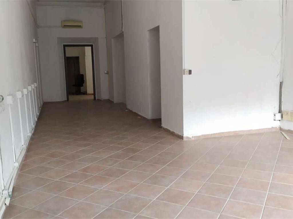 negozio in affitto a Livorno