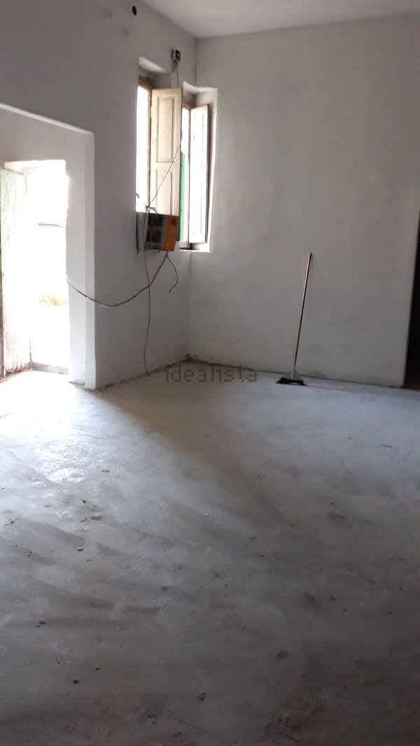 locale di sgombero in affitto a Livorno