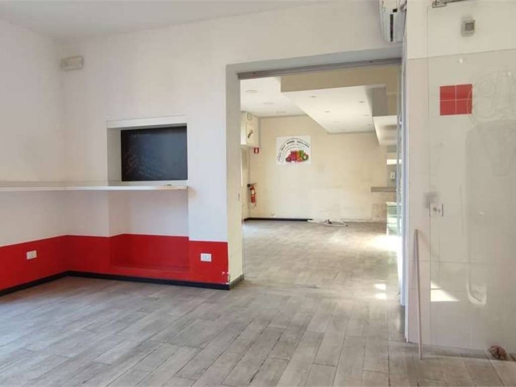 negozio in affitto a Livorno in zona Ardenza