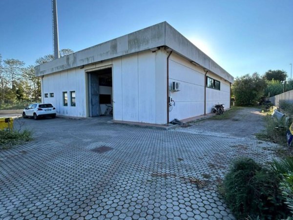 locale commerciale in affitto a Livorno