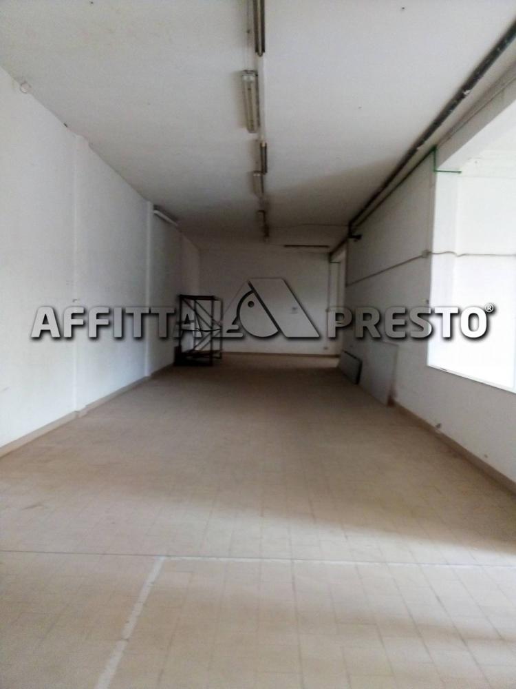 capannone in affitto a Livorno