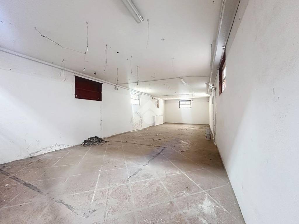 negozio in affitto a Livorno in zona Centro Città