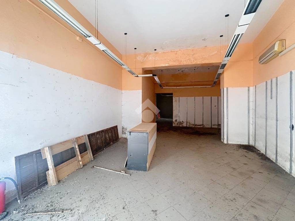 negozio in affitto a Livorno in zona Centro Città