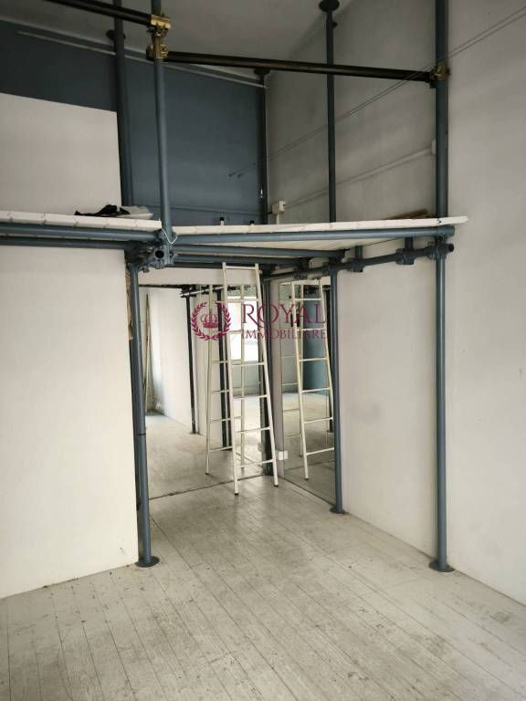 negozio in affitto a Livorno