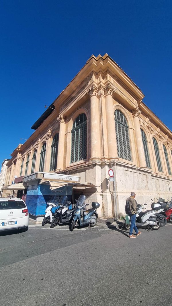 negozio in affitto a Livorno in zona Centro Città