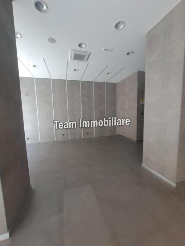 locale commerciale in affitto a Livorno in zona Centro Città