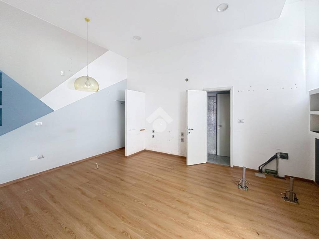 negozio in affitto a Livorno