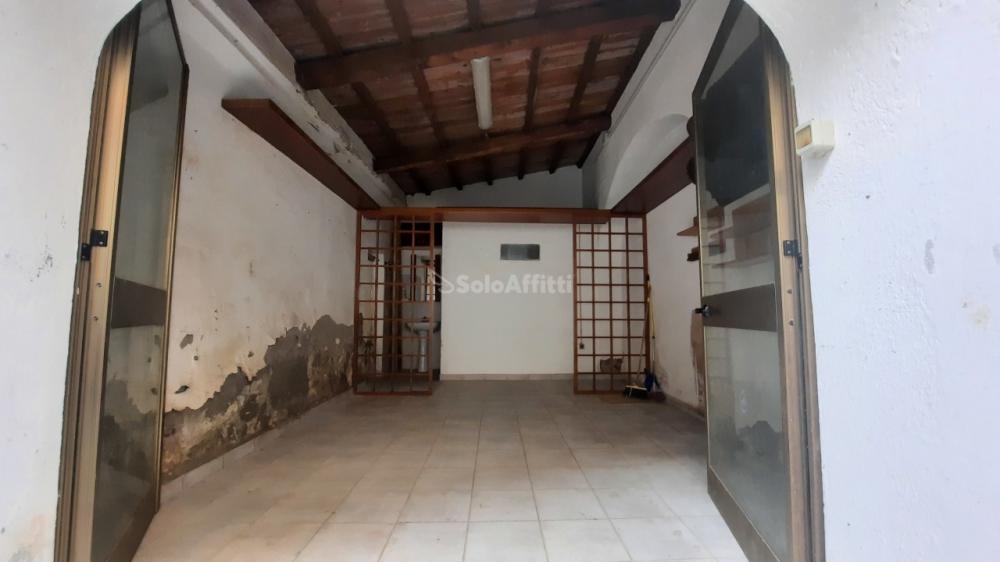 locale di sgombero in affitto a Livorno