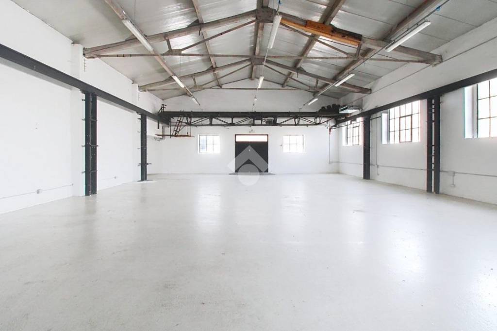 locale commerciale in affitto a Livorno