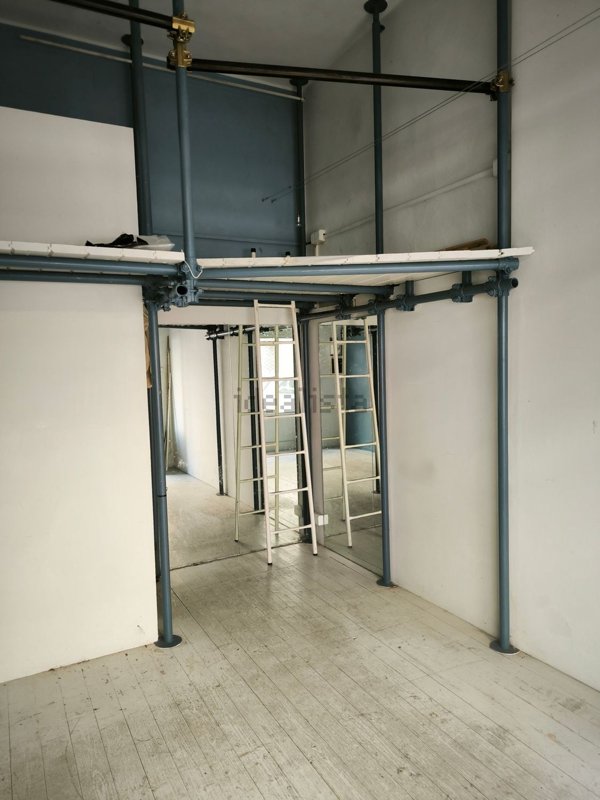locale di sgombero in affitto a Livorno