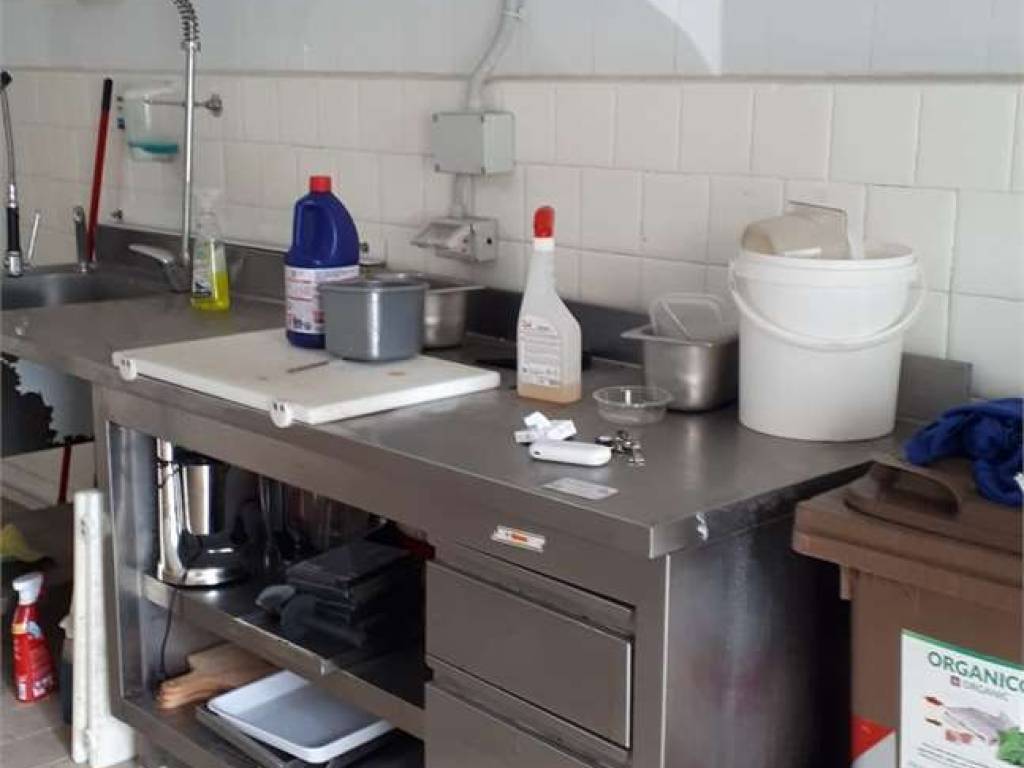 locale commerciale in affitto a Livorno in zona Stazione
