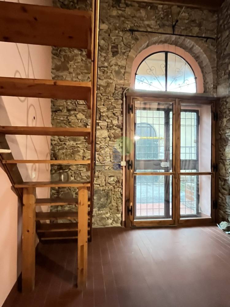 locale di sgombero in affitto a Livorno