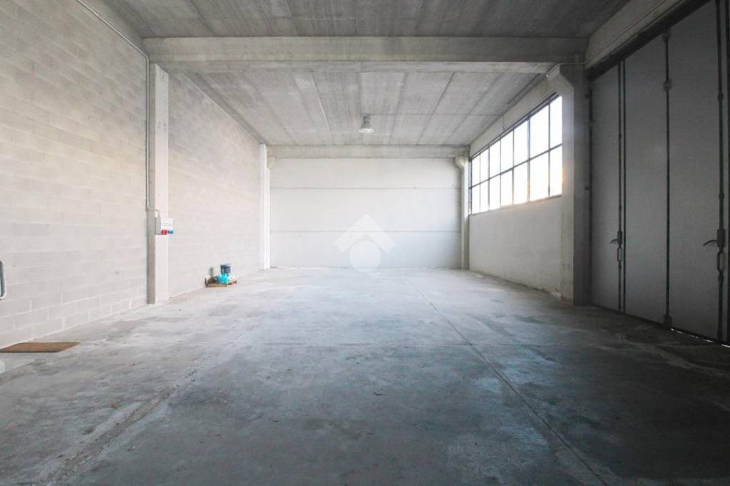 locale commerciale in affitto a Livorno