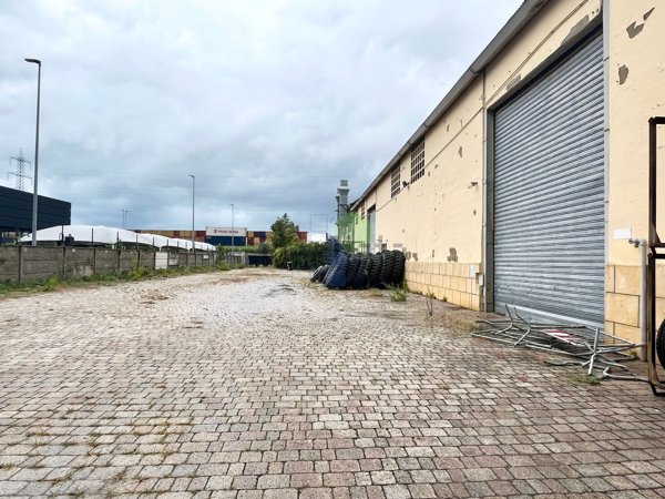 capannone in affitto a Livorno