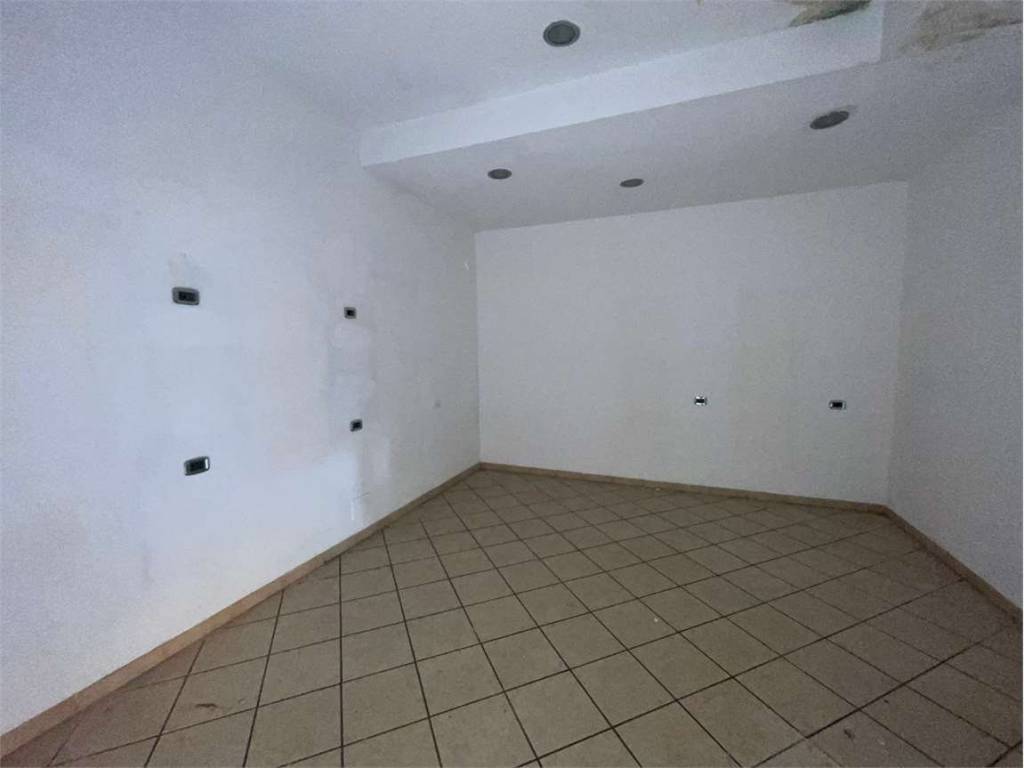 negozio in affitto a Livorno