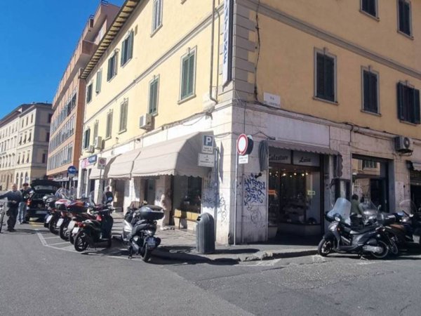 negozio in affitto a Livorno in zona Centro Città