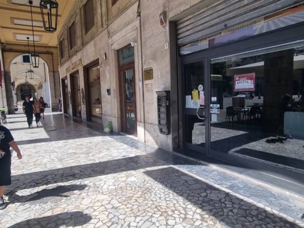 negozio in affitto a Livorno in zona Centro Città