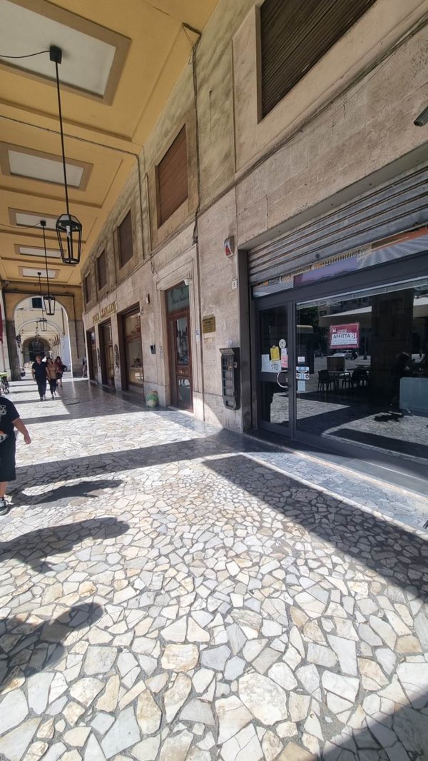 negozio in affitto a Livorno in zona Centro Città