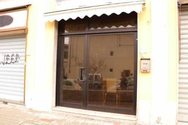 negozio in affitto a Livorno