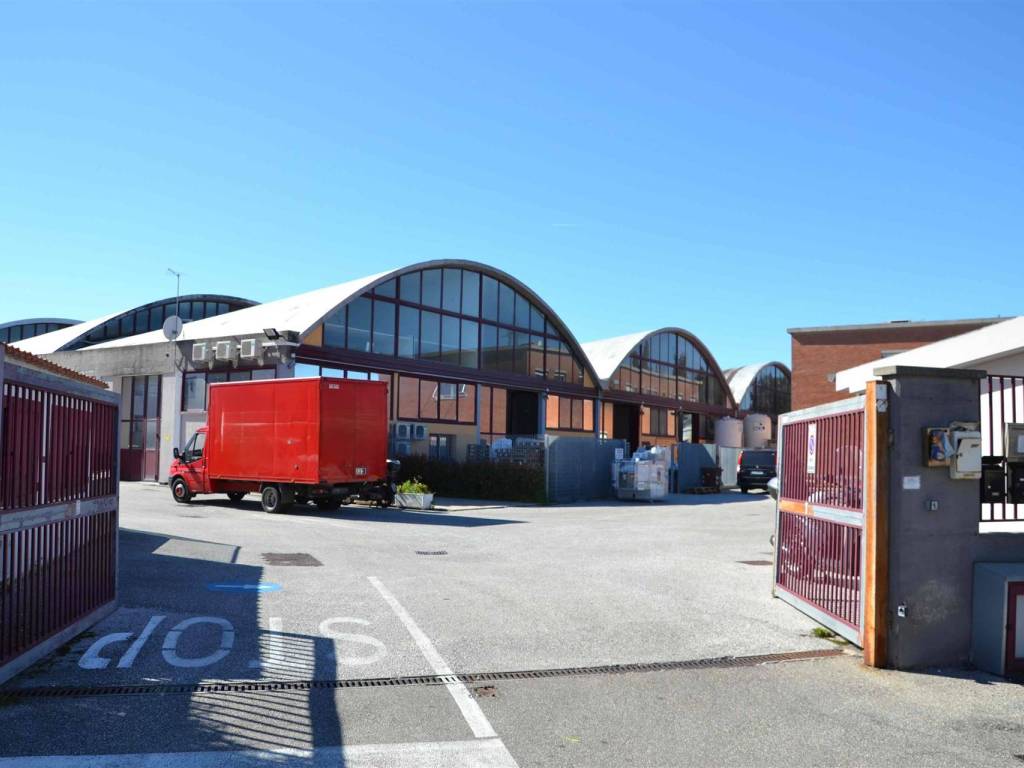 negozio in affitto a Livorno in zona Ospedale