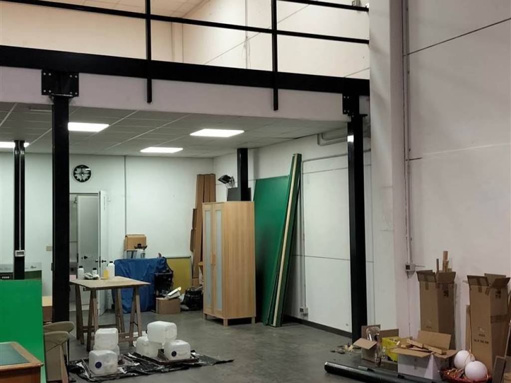 negozio in affitto a Livorno in zona Padula