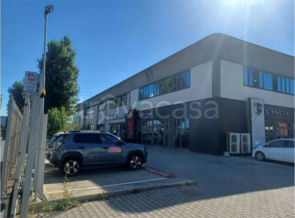 capannone in affitto a Livorno