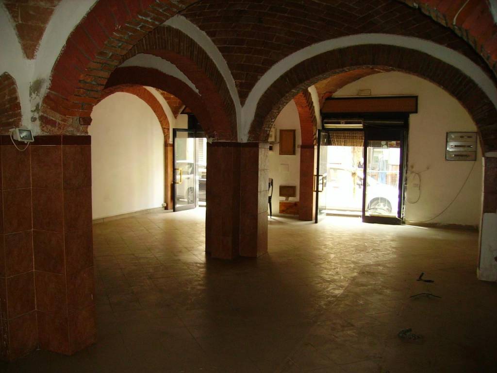 negozio in affitto a Livorno