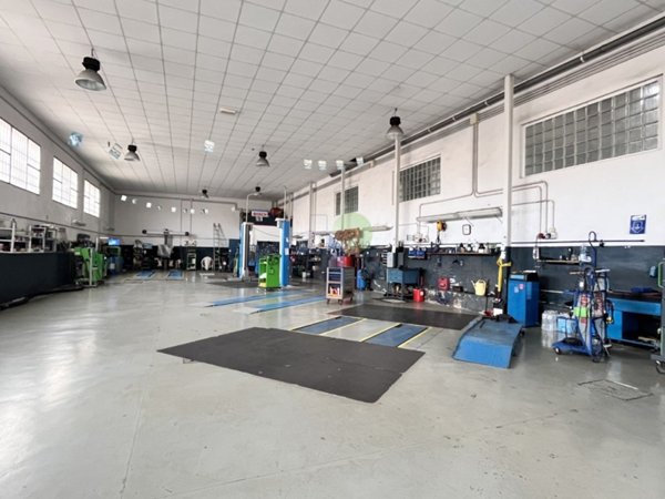 locale commerciale in affitto a Livorno