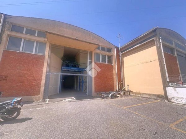 locale di sgombero in affitto a Livorno in zona Pian di Rota