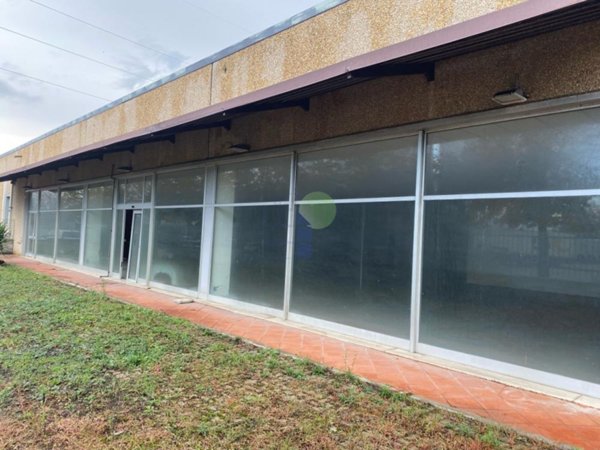 locale commerciale in affitto a Livorno