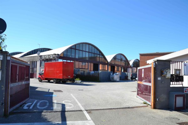 locale commerciale in affitto a Livorno