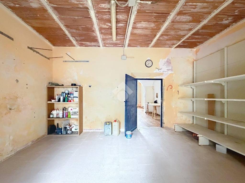 locale commerciale in affitto a Livorno