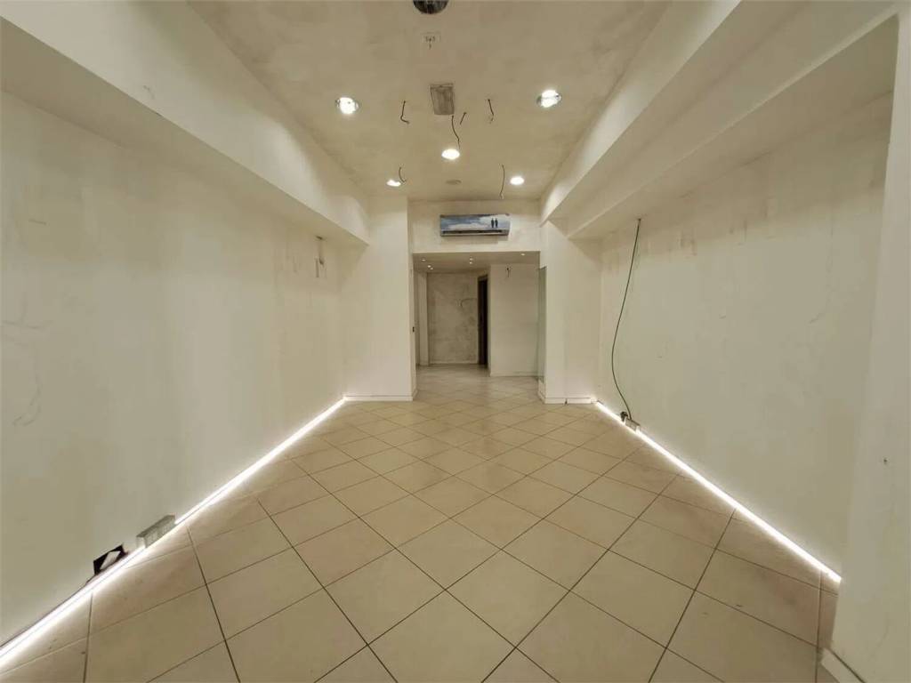 negozio in affitto a Livorno in zona Centro Città