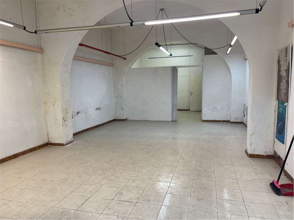 locale commerciale in affitto a Livorno