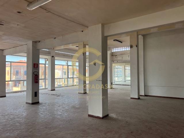 locale commerciale in affitto a Livorno in zona Ospedale
