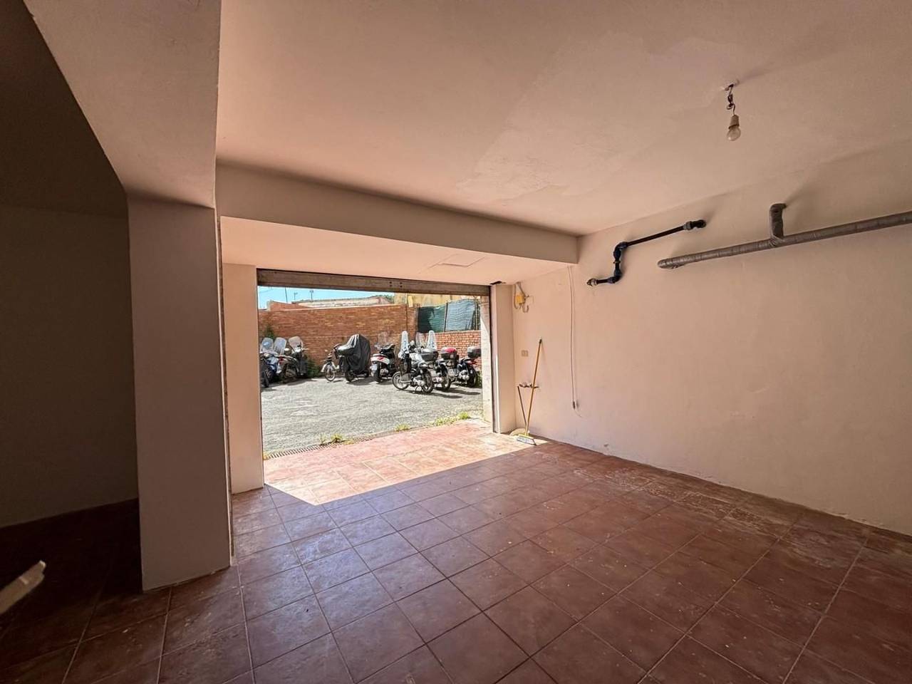 locale di sgombero in affitto a Livorno