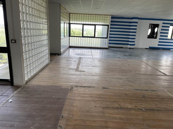 negozio in affitto a Livorno