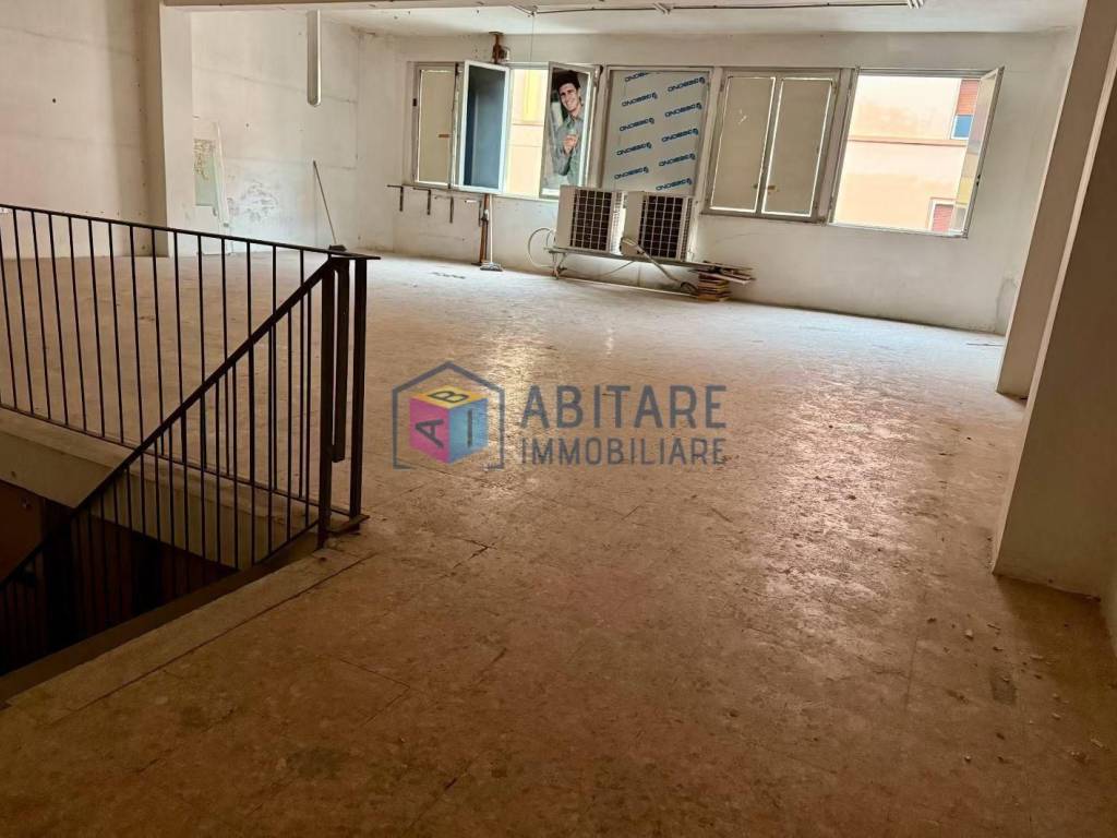 locale commerciale in affitto a Livorno
