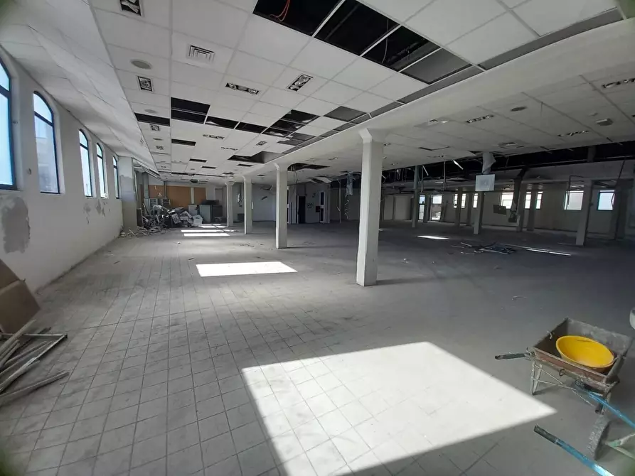 locale commerciale in affitto a Livorno