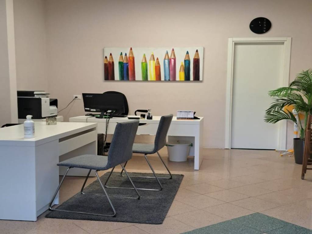 negozio in affitto a Livorno in zona Stazione