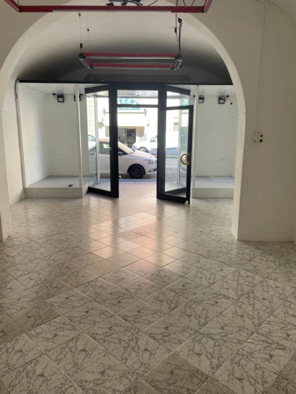 locale commerciale in affitto a Livorno in zona Ardenza