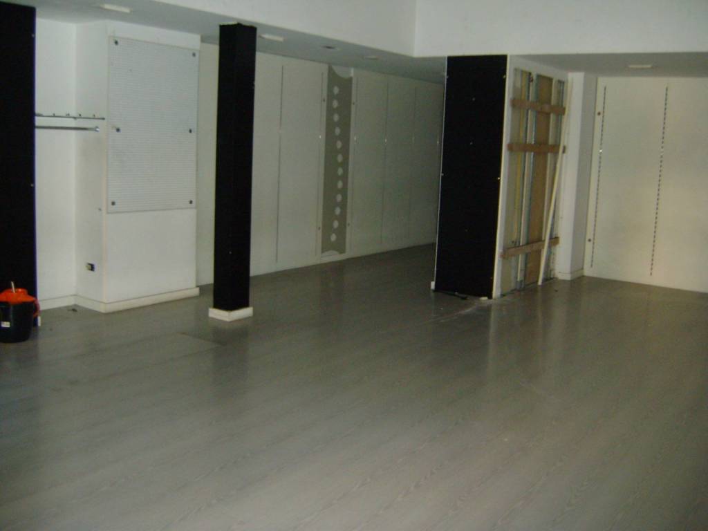 negozio in affitto a Livorno in zona Centro Città