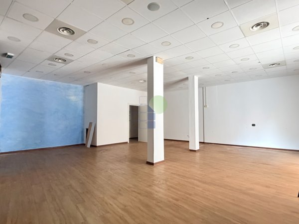 locale commerciale in affitto a Livorno