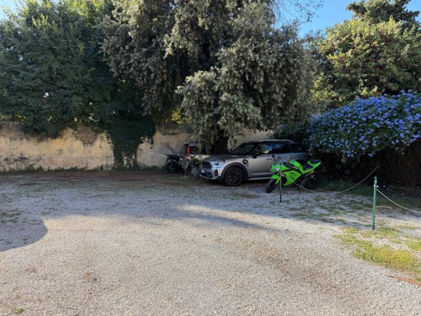 box auto in affitto a Livorno