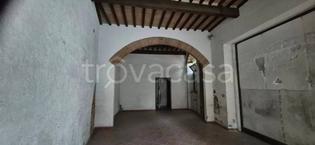 negozio in affitto a Piombino