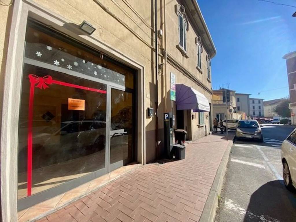 negozio in affitto a Piombino