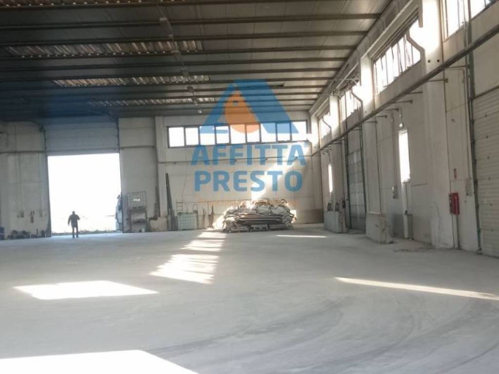 capannone in affitto a Piombino